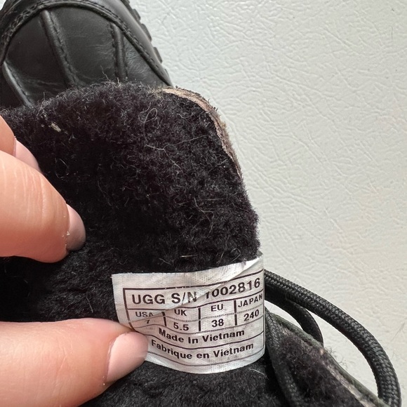 UGG BOOTS - Picture 3 of 4